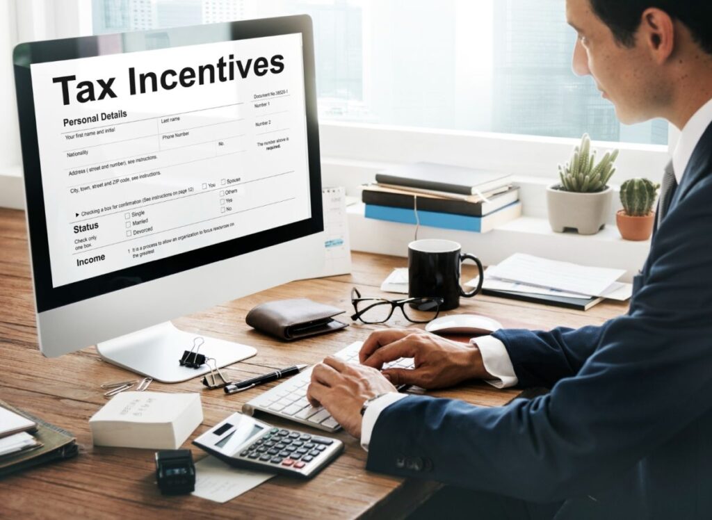 tax-incentive-audit-benefit-cash-payment-income-concept